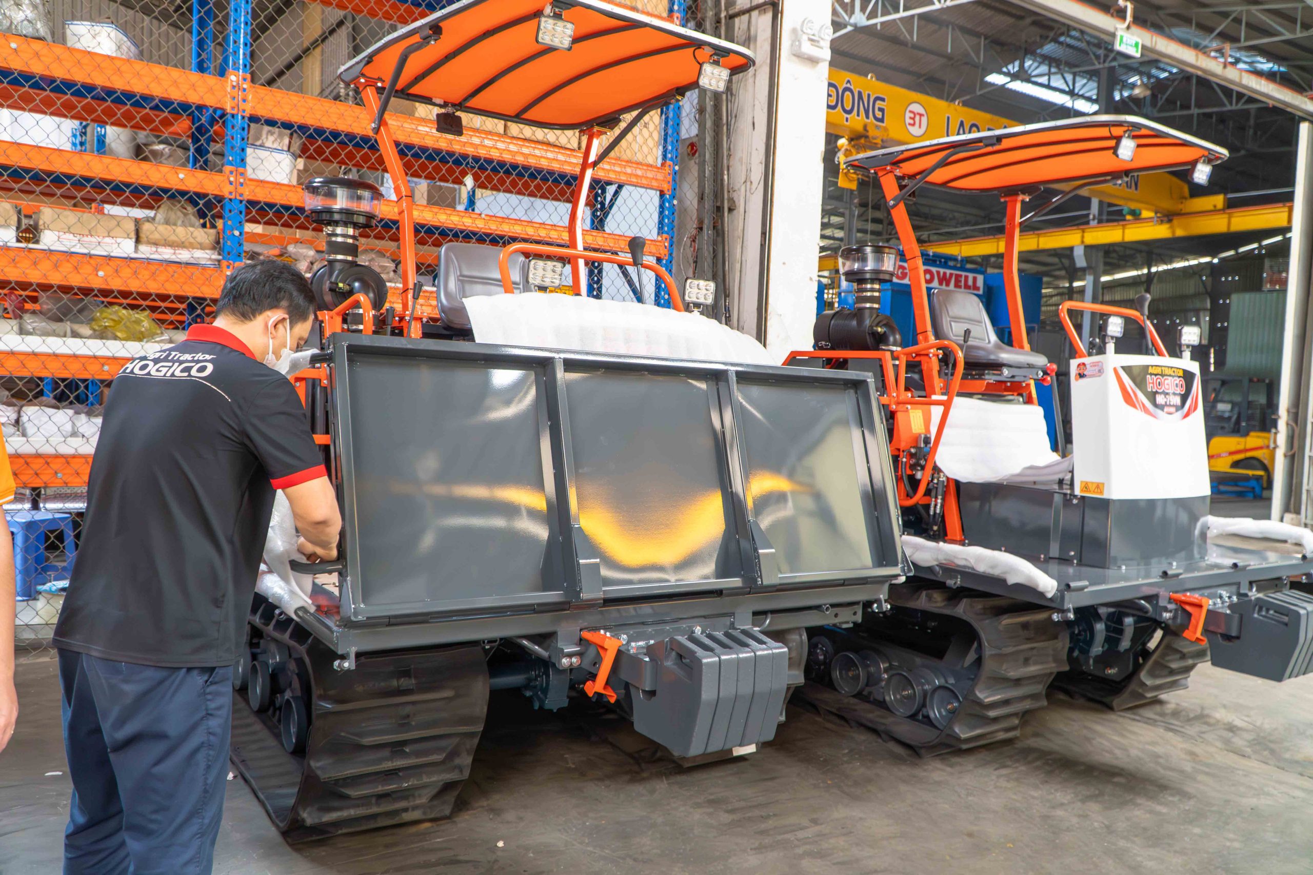 HOGICO Xuất Khẩu Lô Hàng 8 Máy Kéo Bánh Xích HOGICO Xuất Khẩu Lô Hàng 8 Máy Kéo Bánh Xích