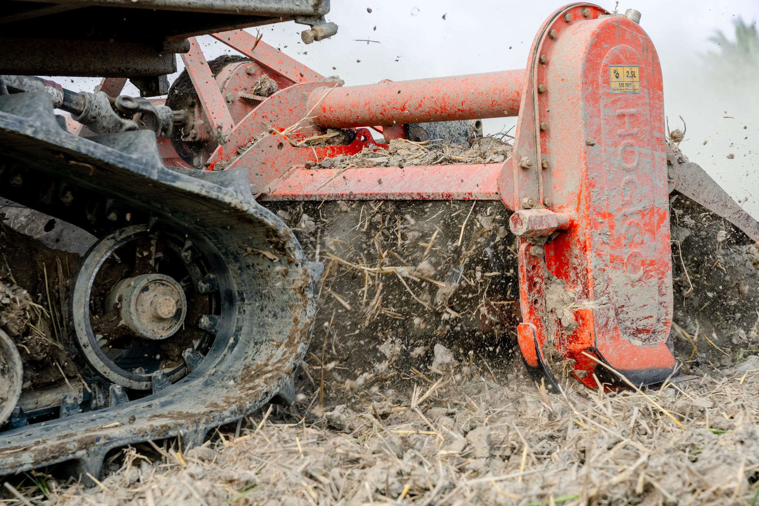 Đồng hành cùng bà con trên từng cánh đồng