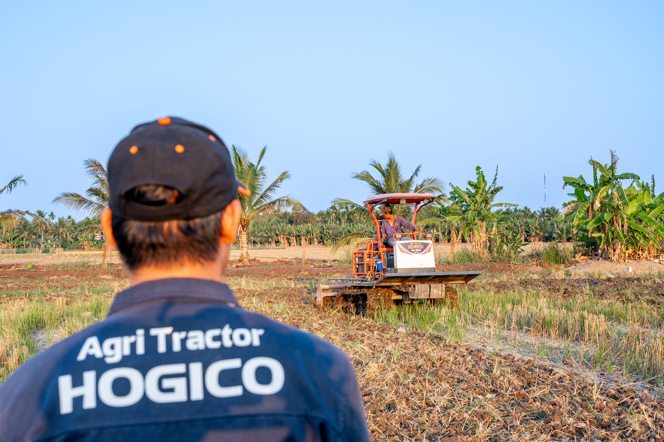 Đồng hành cùng bà con trên từng cánh đồng