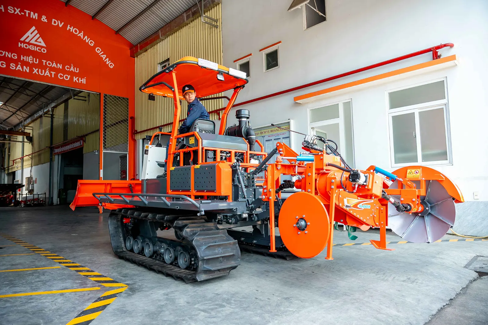 Hiệu Năng Vượt Trội – Chinh Phục Mọi Địa Hình Cùng Máy Kéo Bánh Xích HG-80VN/TURBO