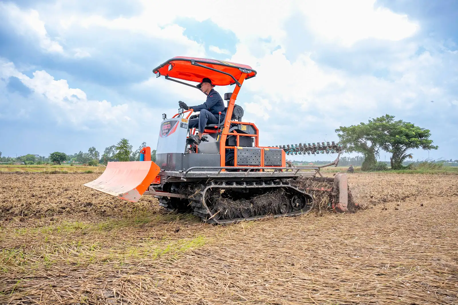 Một Chiếc Máy – Cân Mọi Công Việc: Giải Pháp Cơ Giới Hóa Đồng Bộ Cho Đồng Ruộng Hiện Đại