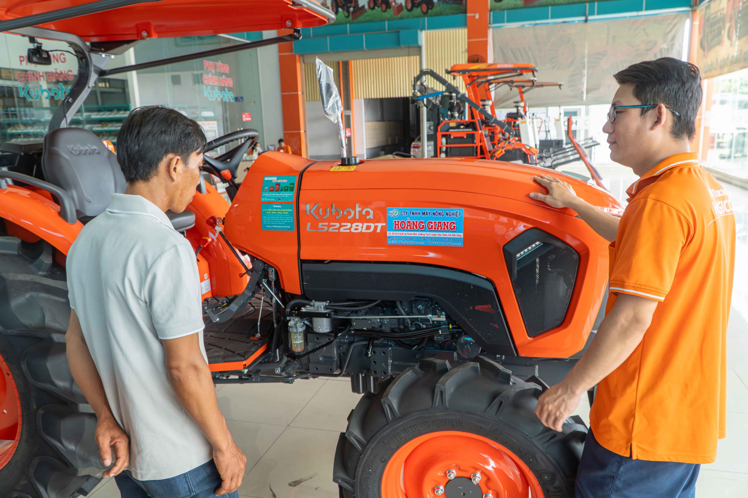 Bàn giao L-5228DT cho chú Nên