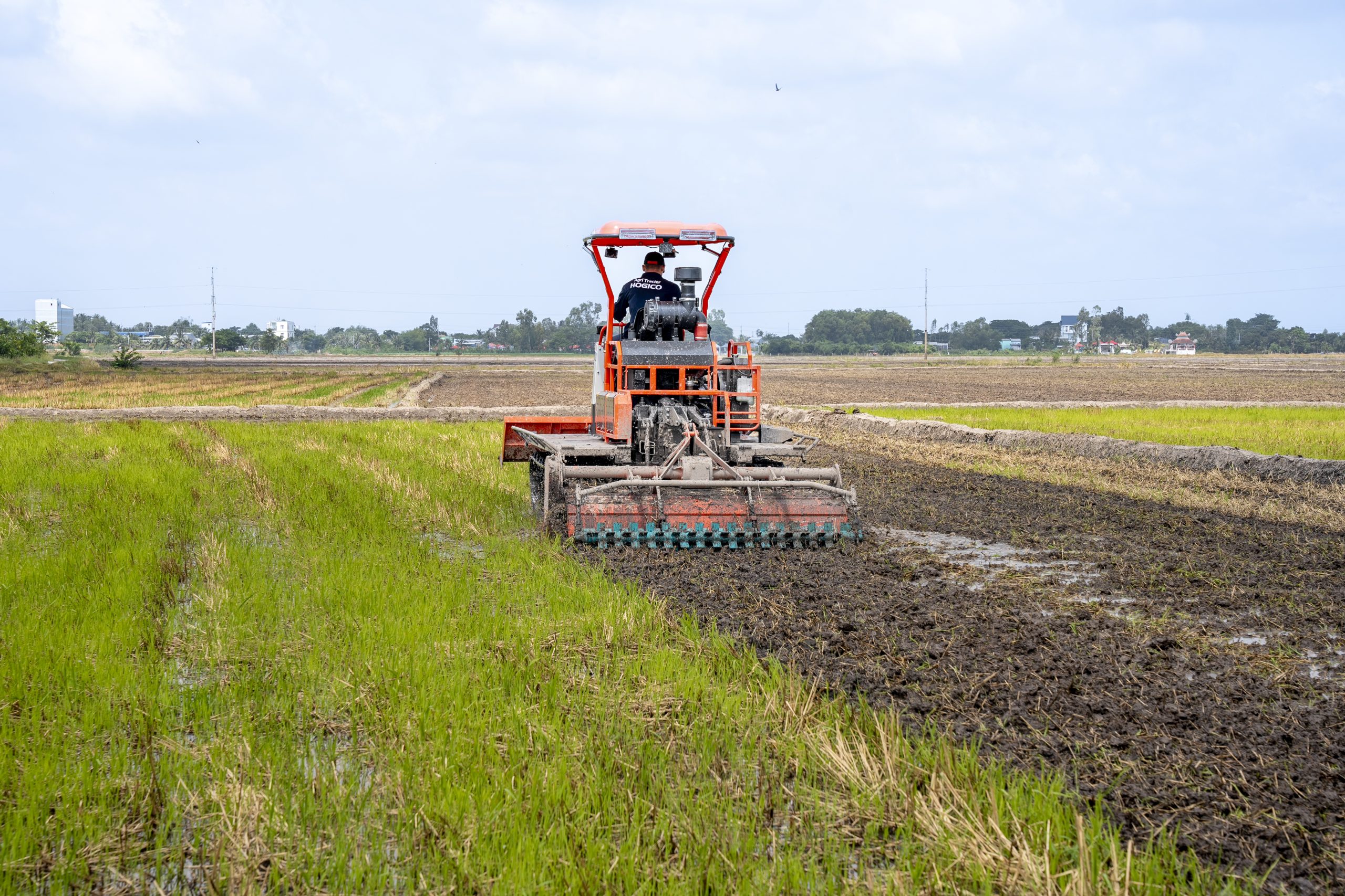 MÁY KÉO BÁNH XÍCH HOGICO HG-80VN/TURBO