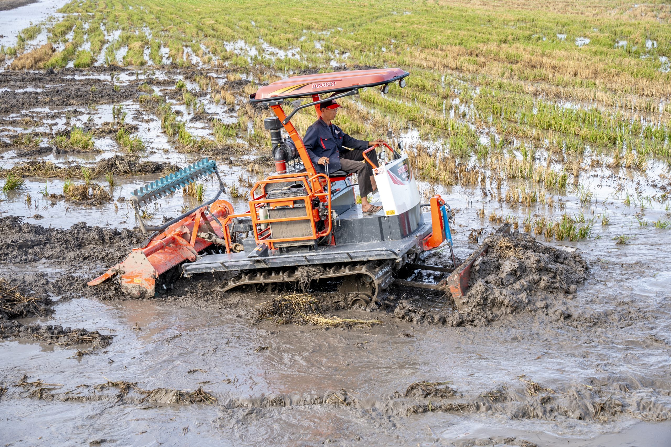 MÁY KÉO BÁNH XÍCH HOGICO HG-80VN/TURBO