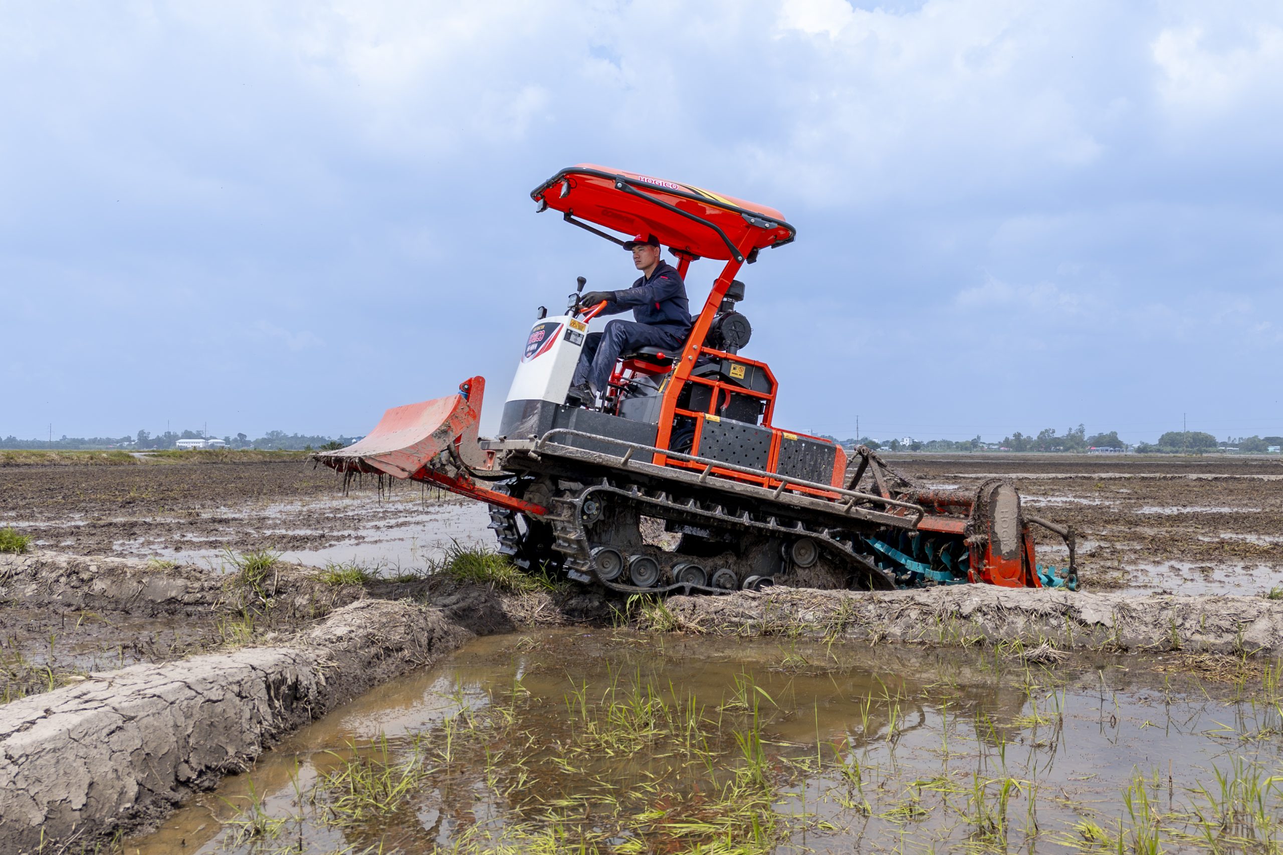 MÁY KÉO BÁNH XÍCH HOGICO HG-80VN/TURBO