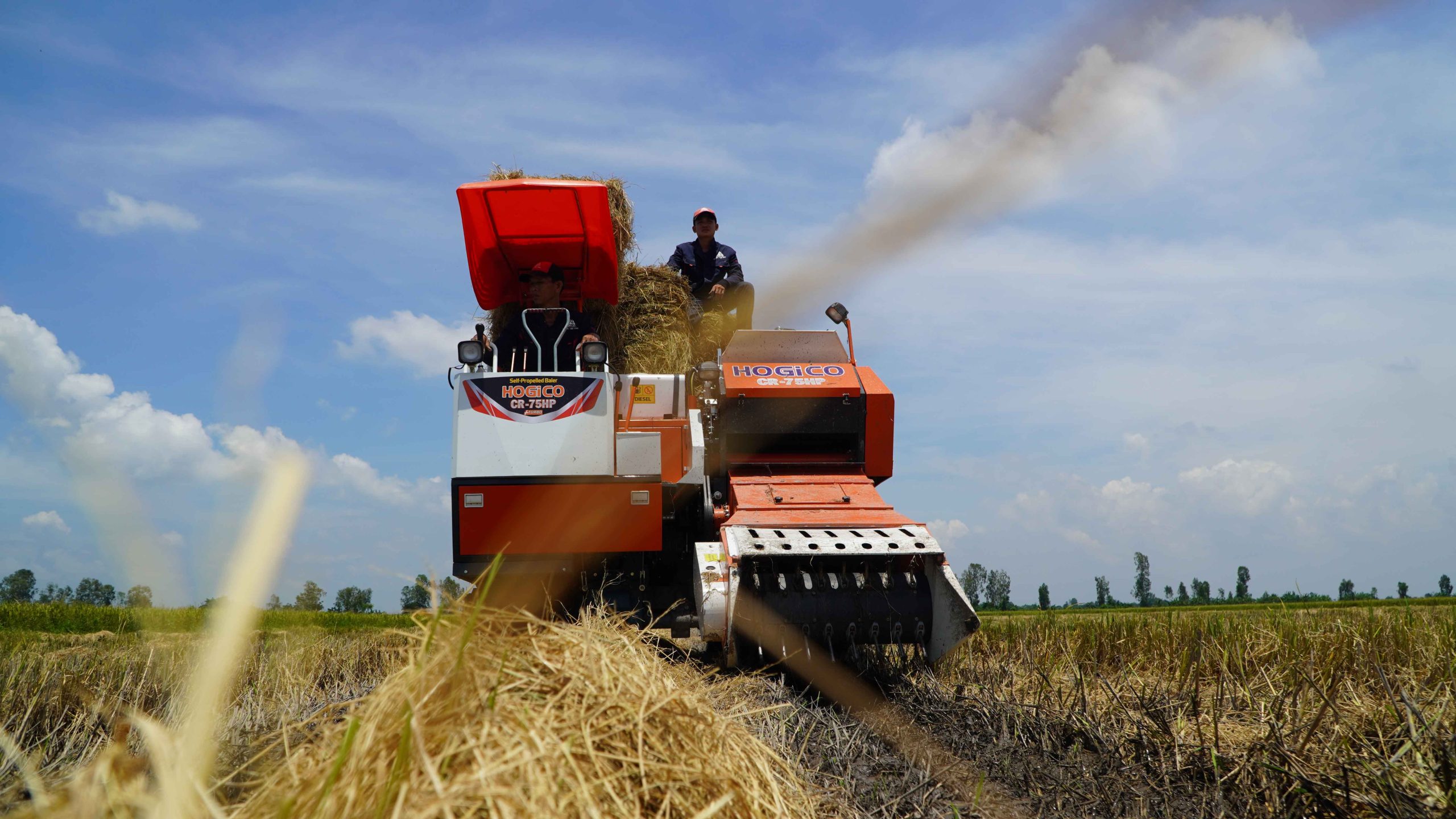 Máy Cuốn Rơm Bánh Xích – Cuốn Mọi Địa Hình